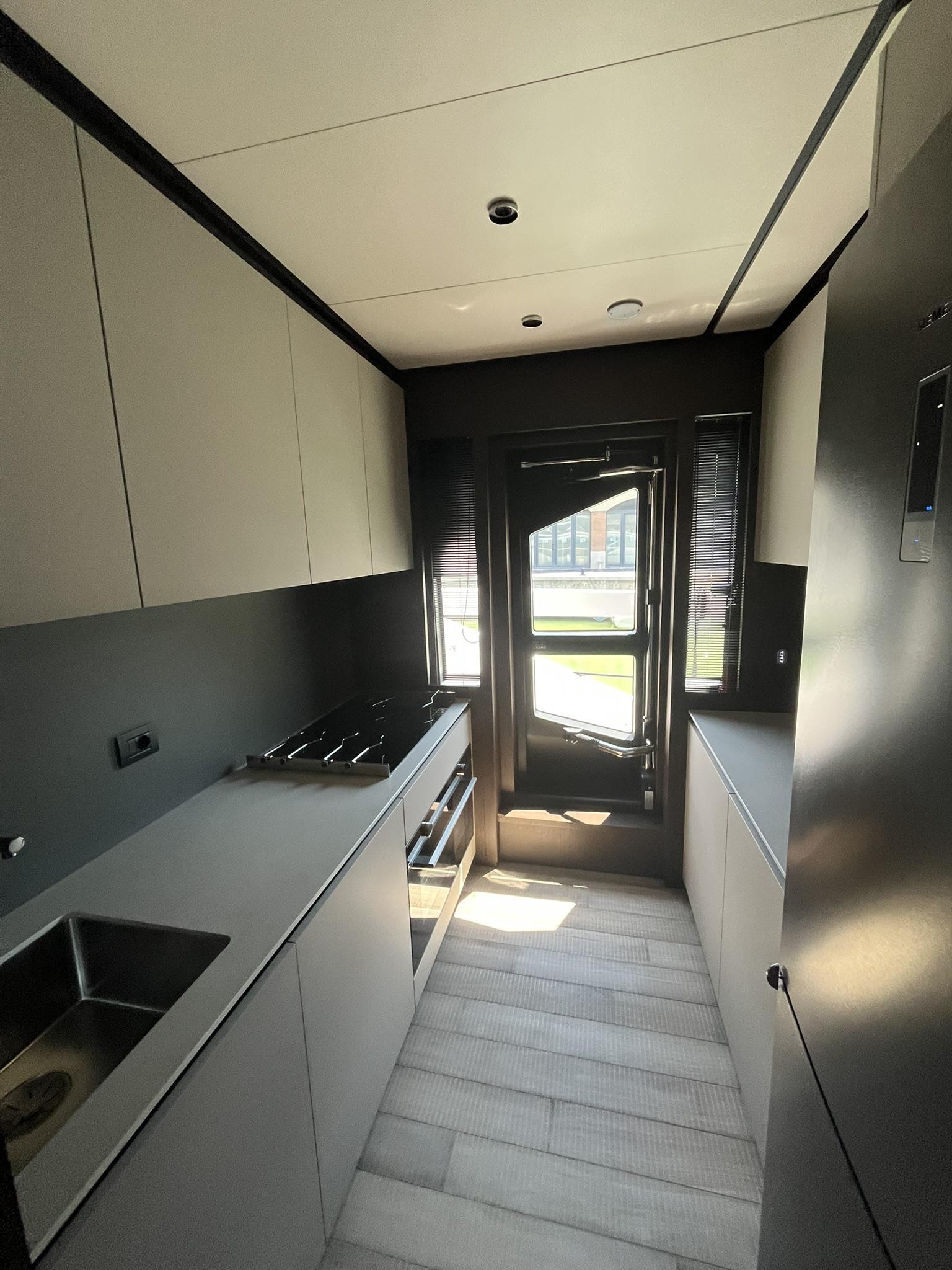 2025 FERRETTI YACHTS 860 